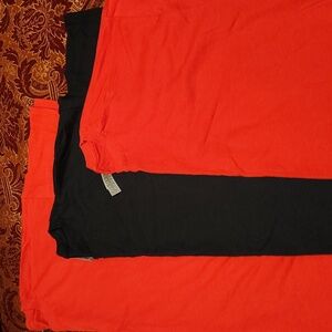 Set of 3 NWOT Gildan unisex short-sleeve t-shirts, 2 red, 1 black, 2XL